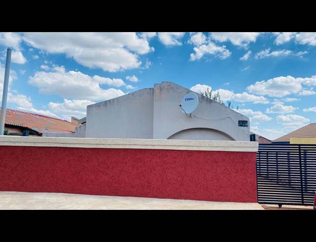 3 BEDROOM HOUSE FOR SALE IN LENASIA SOUTH